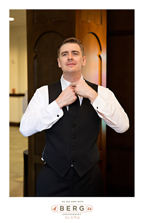 Munger-Place-Church-Dallas-Petroleum-Club-wedding-photographers-(14)