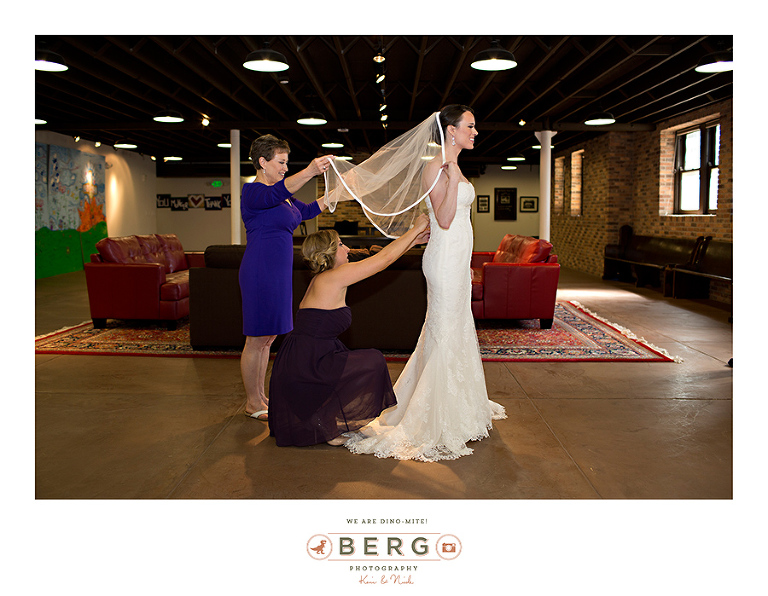 Munger-Place-Church-Dallas-Petroleum-Club-wedding-photographers-(4)