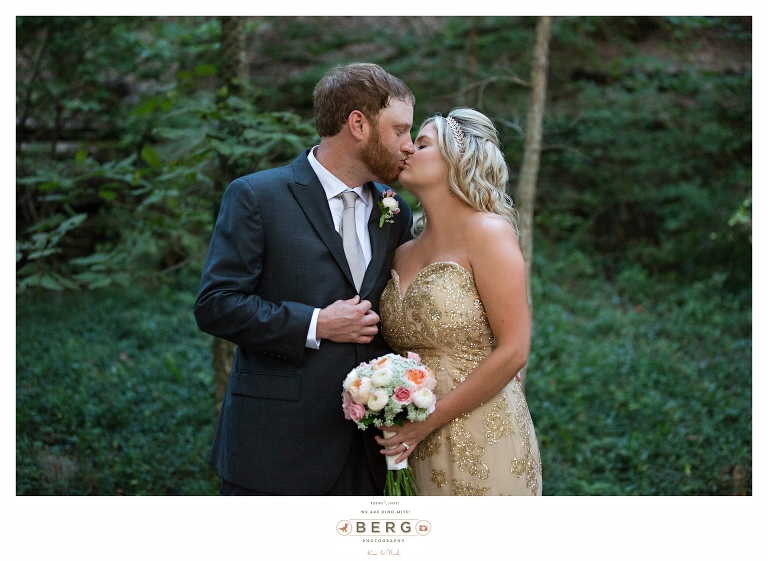 Thorncrown Chapel Eureka Springs destination wedding photographers (37)