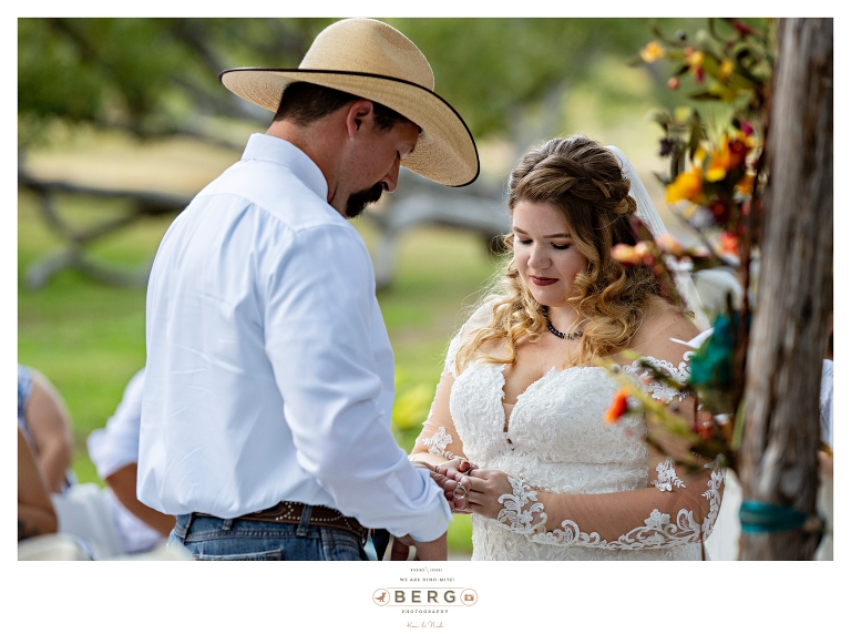 Pecan Grove Driftwood Texas Wedding Photographers (21)_1