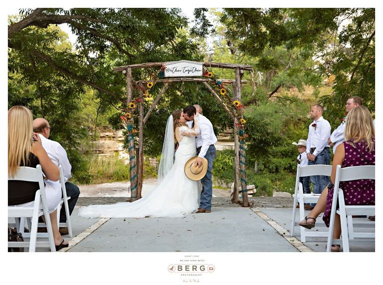 Pecan Grove Driftwood Texas Wedding Photographers (22)_1