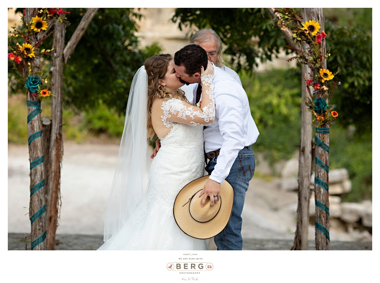 Pecan Grove Driftwood Texas Wedding Photographers (23)_1