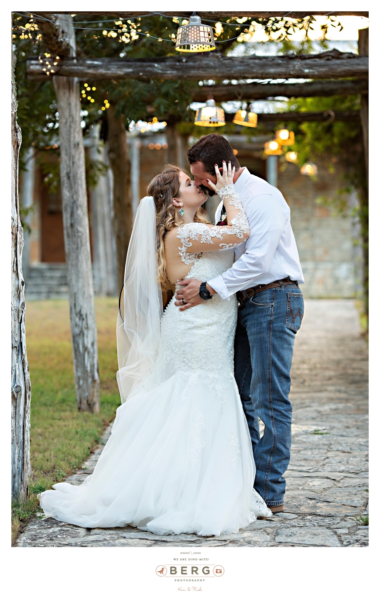 Pecan Grove Driftwood Texas Wedding Photographers (36)_1