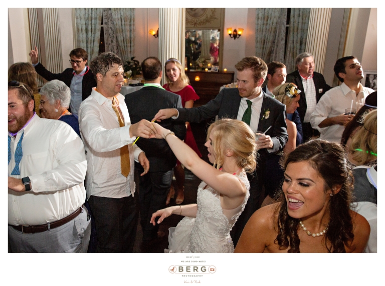 5 The Columns Hotel New Orleans Wedding Photographers (15)